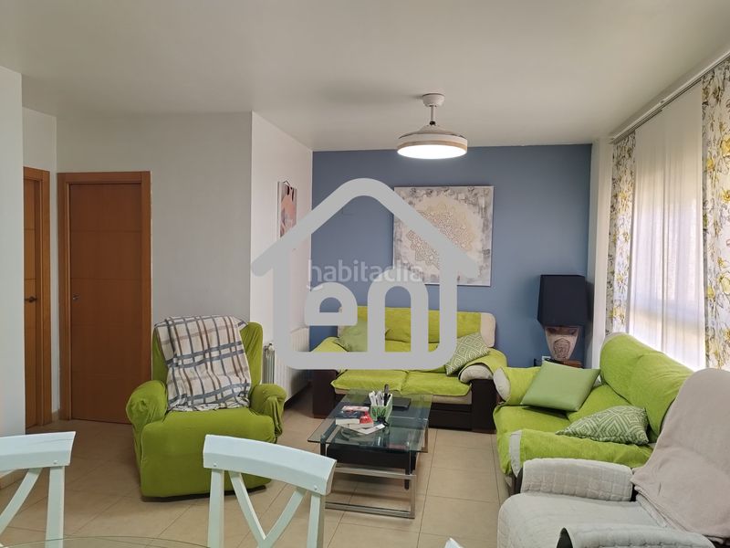Foto d37d169d-5646-45c8-9fdf-21b8b31bedc2. Casa adossada amb aparcament a Requena