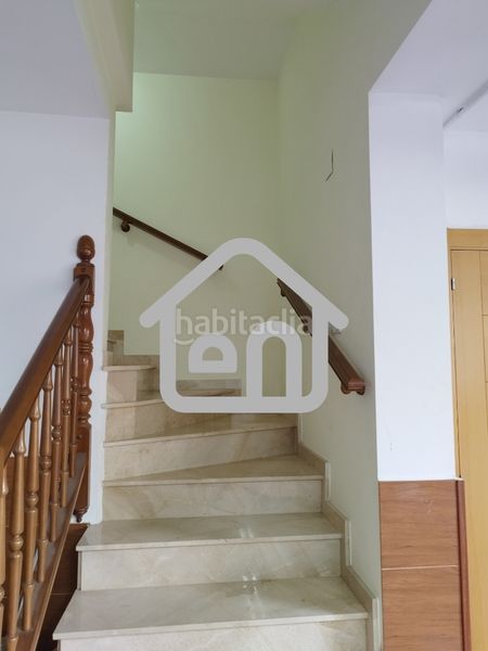Foto 190eb32b-d2d0-4312-a4d7-3b8784c2993a. Casa adossada amb calefacció aparcament a Requena