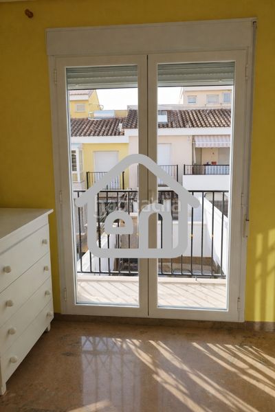 Foto a19a1138-5708-4fff-8f69-372a99f762ec. Casa adossada amb calefacció aparcament a Requena
