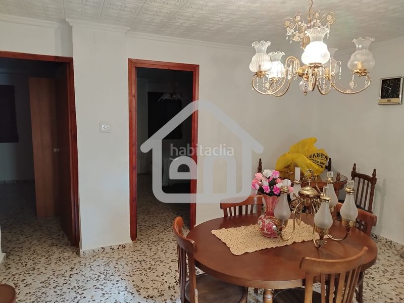 Foto 9a7bf59c-b7aa-40cb-942c-4e129392339e. Casa amb calefacció a Requena