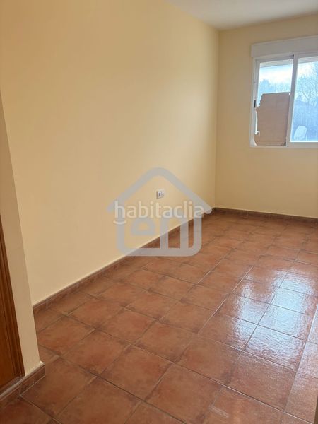Foto 20d3b88a-7ce2-4e68-a7e3-57e4d481bf85. Casa aparellada amb aparcament a Requena