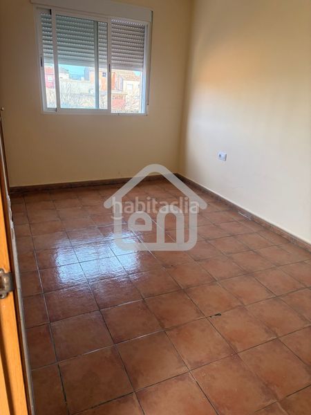 Foto 53a8b6fc-66ae-40c7-8d2e-5bb6aee92c8b. Casa aparellada amb aparcament a Requena