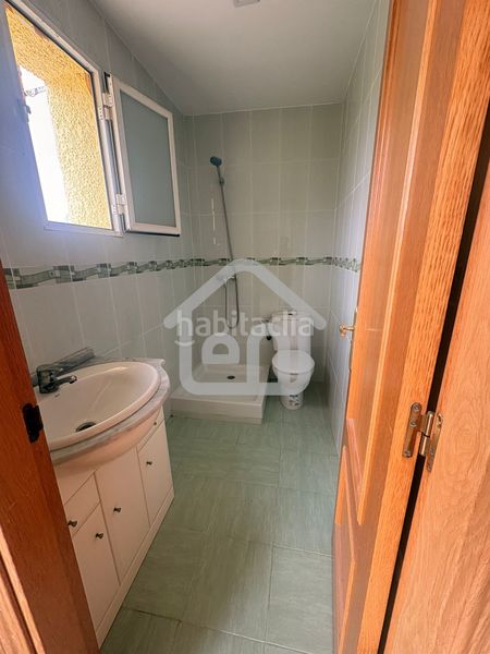 Foto 65dd8339-deda-4222-9afb-63481d388798. Casa aparellada amb aparcament a Requena