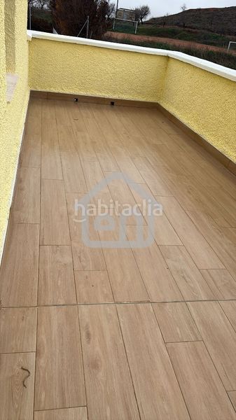 Foto 6fb480d3-2076-427f-a280-7e3dd56e18ea. Casa aparellada amb aparcament a Requena