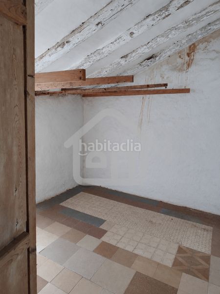 Foto ac4ee81f-c441-4bd8-9eb6-94e8f8b3d2f1. Casa adossada amb calefacció a Requena