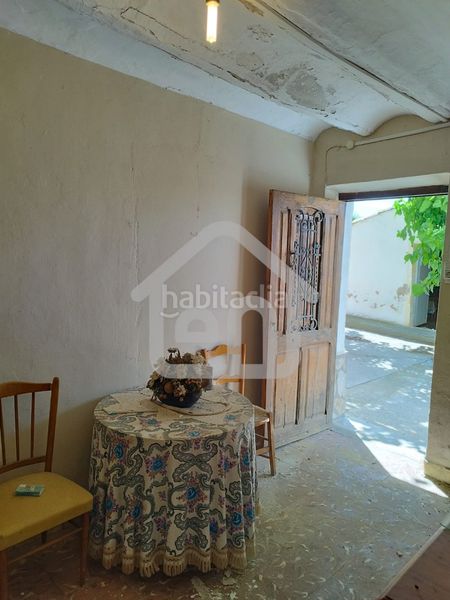 Foto cecb7023-a8da-4c7a-9806-e193c8b70d77. Casa adossada amb calefacció a Requena