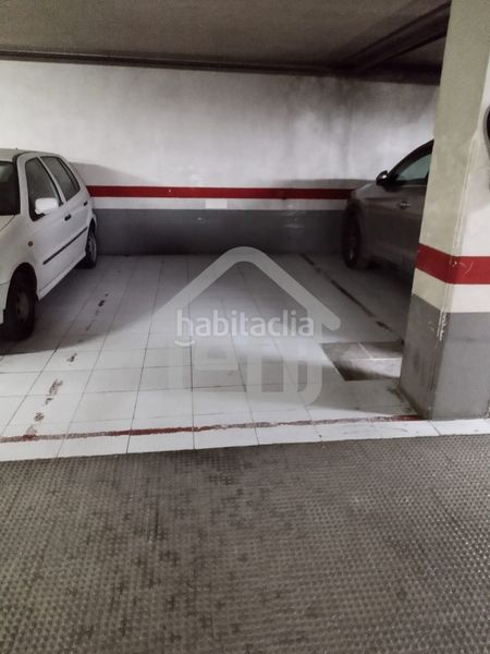 Foto 295c7acd-9edc-45a8-80d1-39e75d08b78a. Aparcament cotxe a Requena