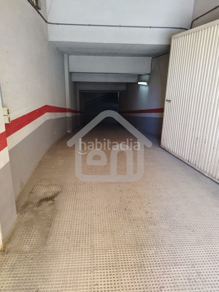 Foto 423bf740-463a-4a95-a6c5-d9b1cbca4874. Aparcament cotxe a Requena