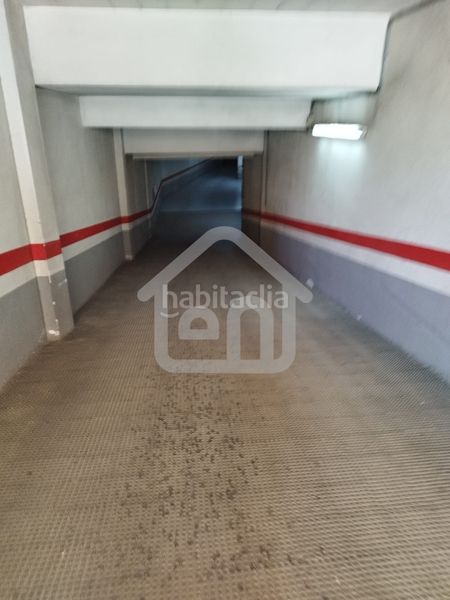 Foto b1254bbb-0864-49a5-a944-ce99fb0e7afe. Aparcament cotxe a Requena