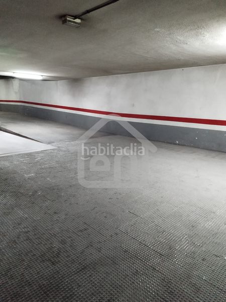 Foto c6f45953-d8bc-4bea-afa9-60a3d0fe68b4. Aparcament cotxe a Requena