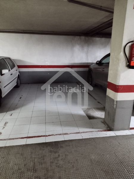 Foto fb720a5b-10d3-40b2-86cf-710c7b796aa7. Aparcament cotxe a Requena