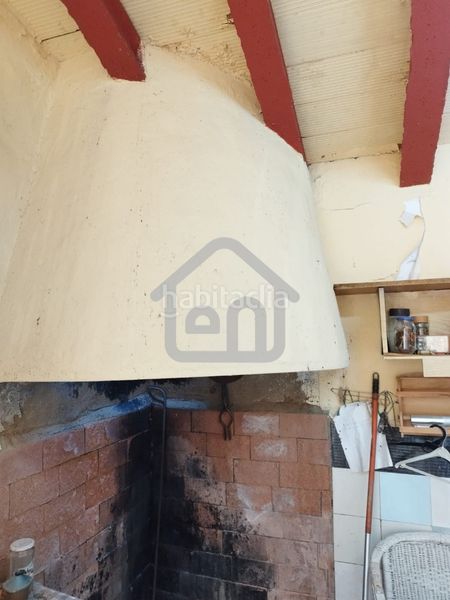 Foto 5872dc68-d5cb-4c2e-b653-bca18f0bc410. Aparcament cotxe a Requena