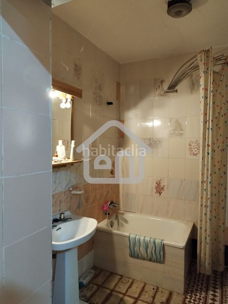 Foto 605c6b1d-7303-40a4-b48f-b802290de83a. Aparcament cotxe a Requena
