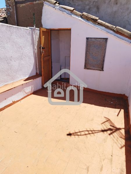 Foto 18cc3727-6ccc-49ec-b98b-134bfa05129f. Casa adossada amb xemeneia calefacció a Requena