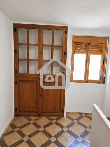 Foto 3000dbae-5681-4288-b34e-5f05c969e144. Casa adossada amb xemeneia calefacció a Requena