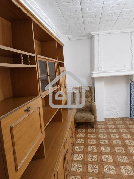 Foto 7aeeb613-0ce7-4303-b528-60e50f2722df. Casa adossada amb xemeneia calefacció a Requena