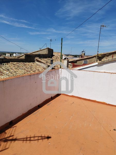 Foto eed5886f-970c-4633-a6d1-695757784910. Casa adossada amb xemeneia calefacció a Requena
