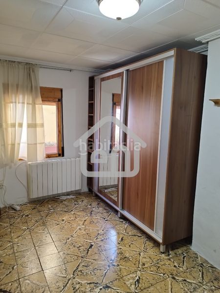 Foto f4091cd4-09d3-4421-b69e-393002160524. Casa adossada amb xemeneia calefacció a Requena