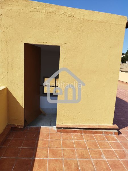 Foto acda616f-1fc5-40ce-8c77-68ec047343c2. Edifici a Requena