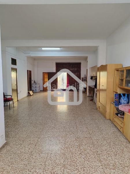 Foto b165b405-dc71-44e4-80ef-dc8a6097e17d. Edifici a Requena
