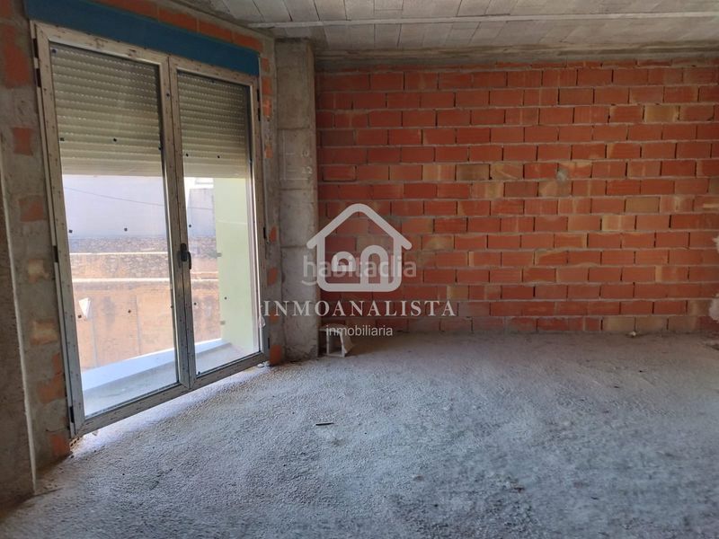 Foto 3abf7f30-8dc9-4c6d-8f31-ee1382c615ef. Casa adossada amb aparcament a Requena