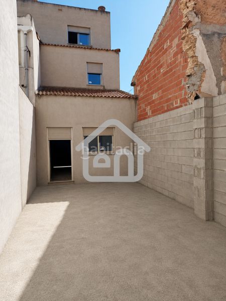 Foto 418f689b-d6eb-4deb-b540-30fde0d885c7. Casa adossada amb aparcament a Requena