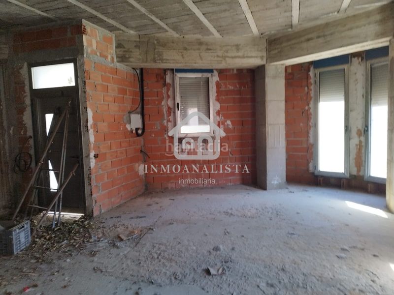 Foto 48700979-1e00-4572-92d7-89cdee259e40. Casa adossada amb aparcament a Requena