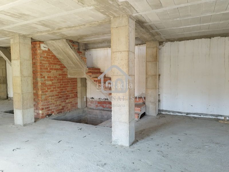 Foto a30f9bcf-2410-4aed-ae71-e4a9db3e2551. Casa adossada amb aparcament a Requena