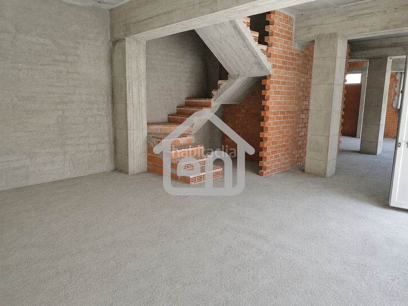 Foto bf3d85d1-2174-458a-876d-1b02d0e100c5. Casa adossada amb aparcament a Requena