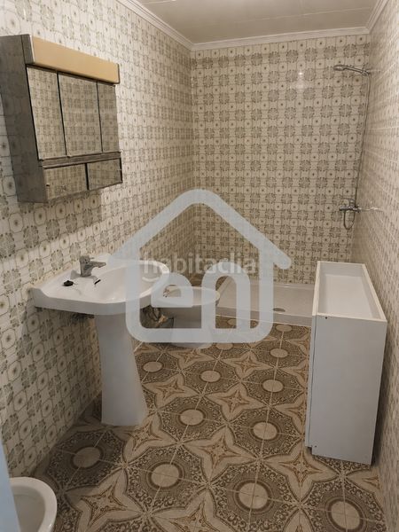 Foto 12a01c62-d33b-45f8-ba76-e5c4b7a94ef4. Casa amb calefacció aparcament a Requena