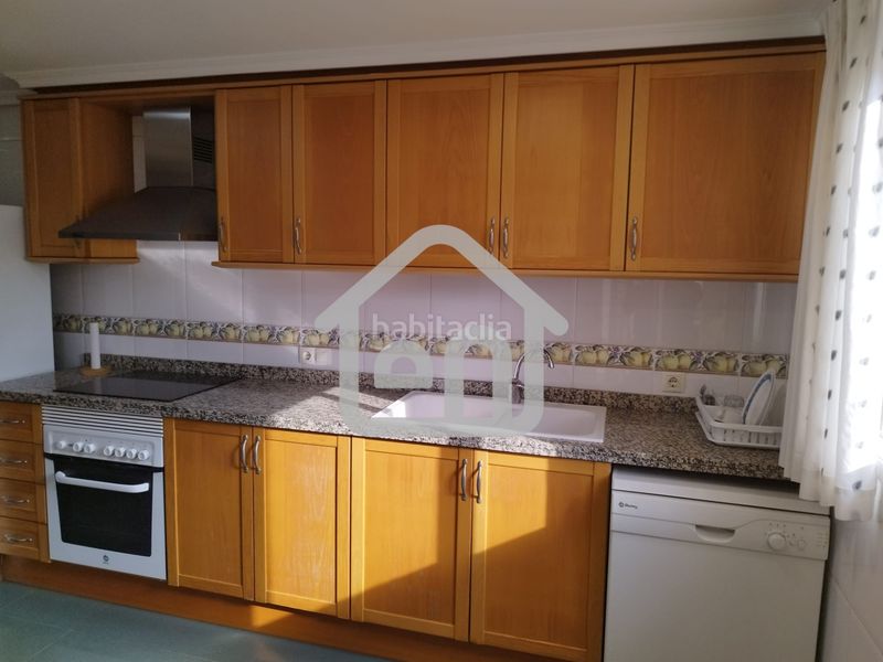 Foto 07e847fa-f894-471a-9a8e-ec091e6c3990. Casa adossada amb xemeneia aparcament a Requena