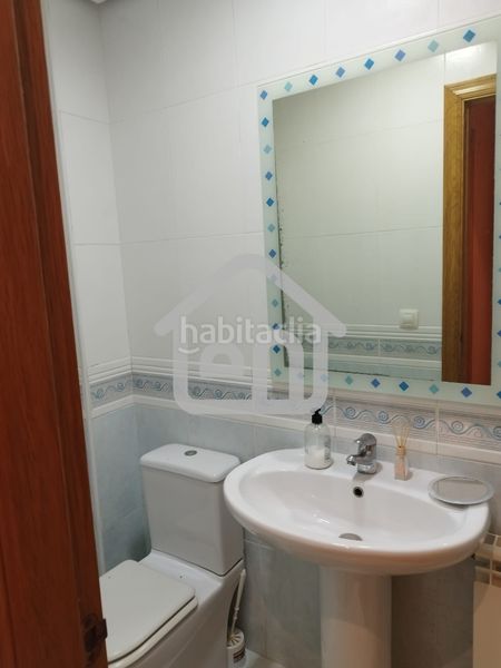 Foto cabbca4d-e6df-4a05-96a8-f87f2f8cc90e. Casa adossada amb xemeneia aparcament a Requena