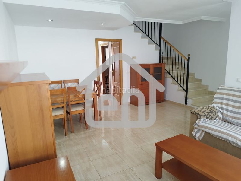 Foto 035ac894-20c0-4f60-bf4a-2ebd8d80c8f6. Casa adossada amb calefacció aparcament a Requena