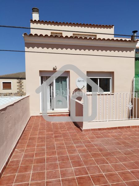 Foto 0a546b50-03a7-4340-83fc-9897cc92c6a6. Casa adossada amb calefacció aparcament a Requena