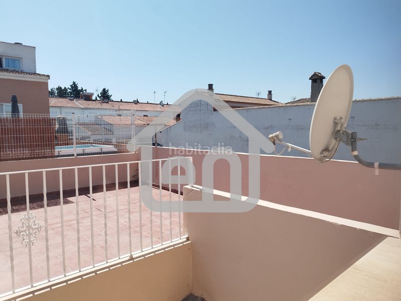 Foto 4ff7a6dc-8181-4b47-825b-ad828730f43e. Casa adossada amb calefacció aparcament a Requena
