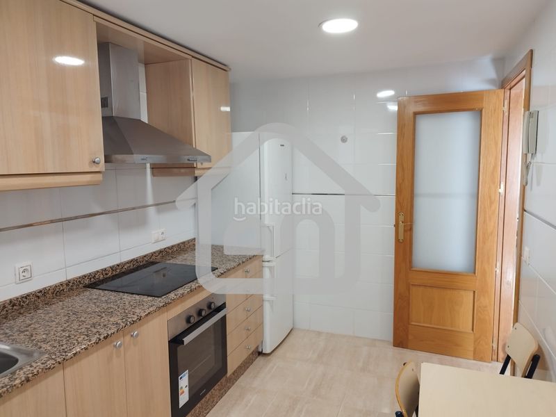 Foto ac908dd9-fa77-4b2f-ab5f-893653801638. Casa adossada amb calefacció aparcament a Requena