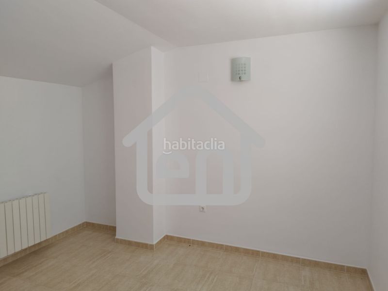 Foto d68bfaf6-720a-405f-adad-fe20f8c34ed4. Casa adossada amb calefacció aparcament a Requena