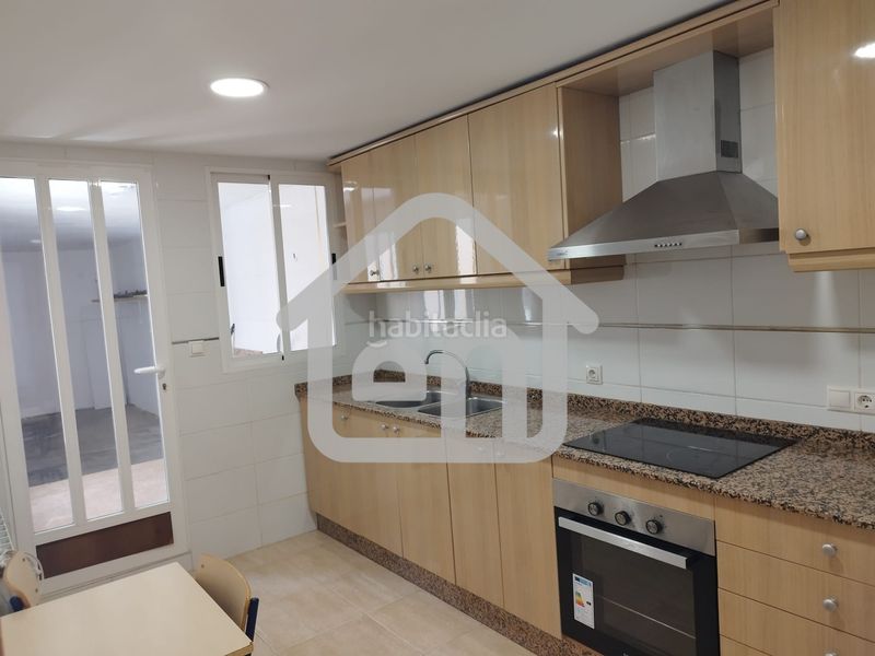 Foto dfb9e316-fca9-4066-a6de-66088b4ab8fc. Casa adossada amb calefacció aparcament a Requena