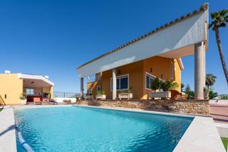 Chalet à Orihuela Ciudad. Magnífico chalet de 495 m2. construidos en una parcela de 1.000