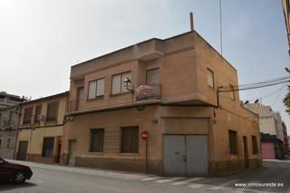 Casa a Bigastro. Casa de dos plantas en el centro de bigastro, zona cerca del ayu