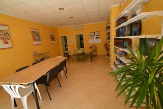 Local commercial à Orihuela Ciudad. Local en planta baja de 87,50 m2. en orihuela. zona de reyes cat