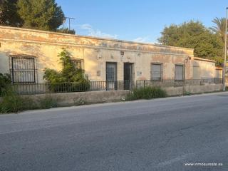 Maison à Orihuela Ciudad. Venta de dos casas en planta baja en la carretera de orihuela a