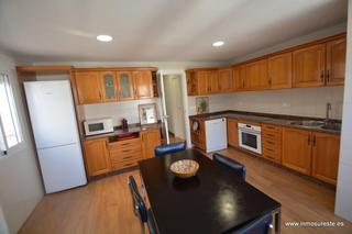 Location Appartement à Orihuela Ciudad. Alquiler de estupendo piso, preferiblemente a funcionarios con p