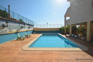 Chalet in Jacarilla. Magnífico chalet en la urb. vistabella de jacarilla  ideal para