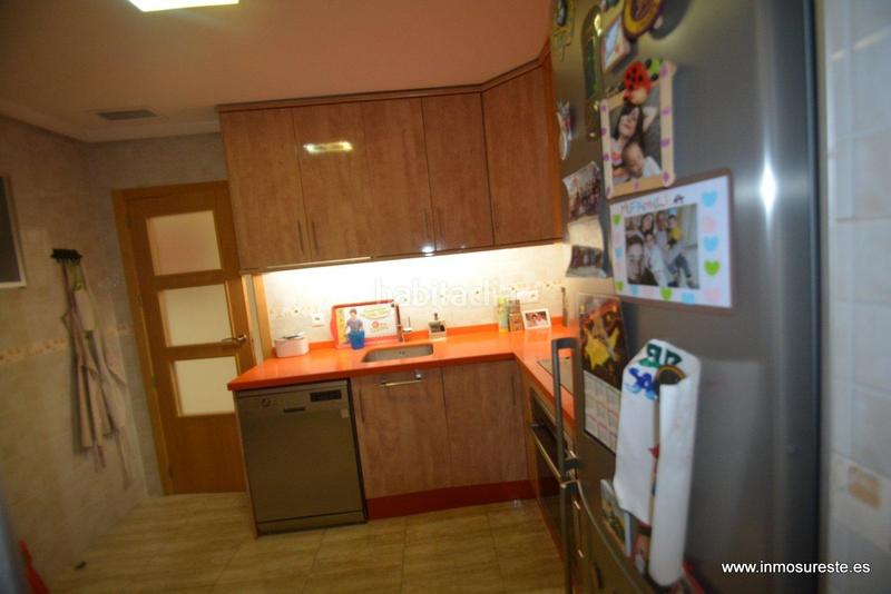 Foto 3b96ba50-c7b0-4393-99b3-77bb3185e252. Alquiler piso estupendo piso , zona de luis barcala, 94 m2. construidos, 3 habitaciones, 2 baños completos. en Orihuela