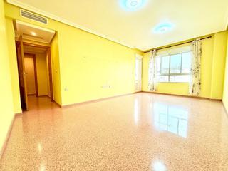 Etagenwohnung in Orihuela Ciudad. Estupendo piso en orihuela con plaza de garaje y trastero.