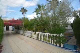 Xalet a Los Balcones-Los Altos. Magnífico chalet en la urbanización de los balcones, torrevieja