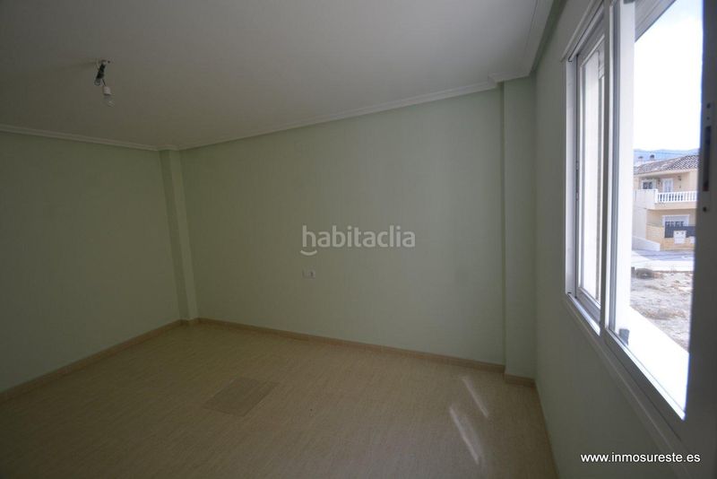 Foto 2758cb77-d86c-4997-8b0a-222a2eb2fb5a. Casa adossada amb aparcament a Benferri