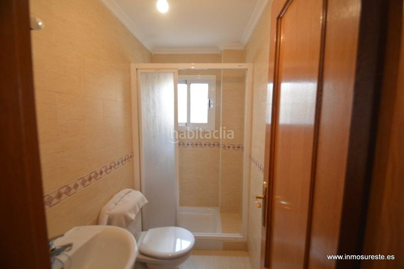 Foto 6d9df8f8-2abe-4132-8b3c-38f008e133cf. Casa adossada amb aparcament a Benferri