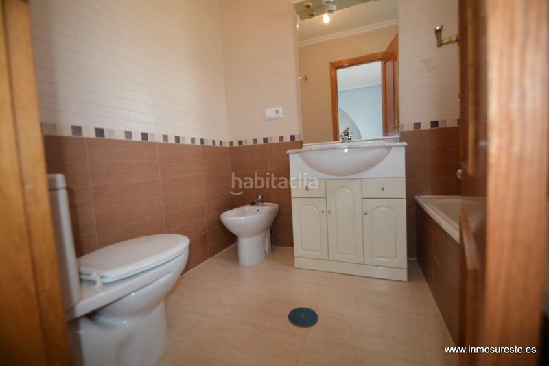 Foto 77805d72-cdad-4b5c-ab4b-0e88d3557f56. Casa adossada amb aparcament a Benferri